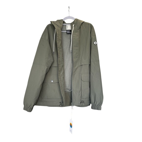 Vuori Women’s Elijo Rain Jacket Color Pistachio Green Size Large New $198 - Picture 1 of 5